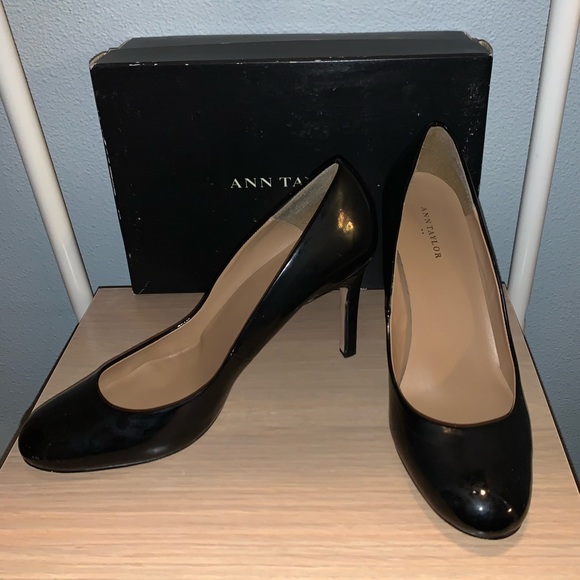 Ann Taylor Patent Leather Pump - Picture 1 of 8